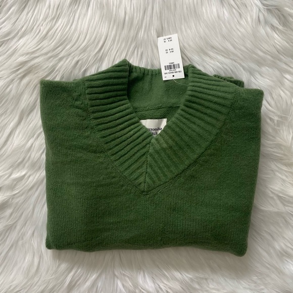 v-neck sweater - Picture 7 of 12